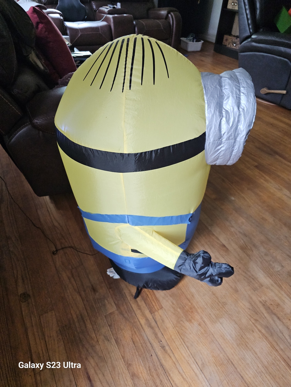 Inflatable minion - Picture 3 of 5